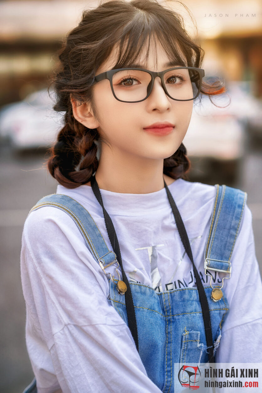 Con gái đeo kính thường rất xinh 