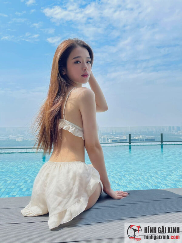 Hot girl 10X Hà thành Linh Ka được khen sở hữu thân hình sexy nóng bỏng, tràn đầy sức sống ở tuổi 18