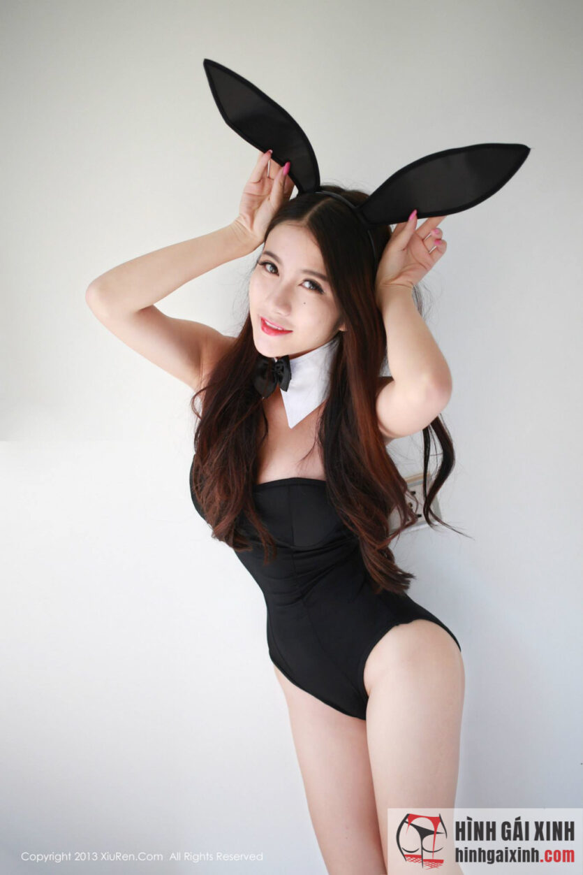 Gái xinh trong trang phục hóa thân thành thỏ đen vô cùng gợi cảm