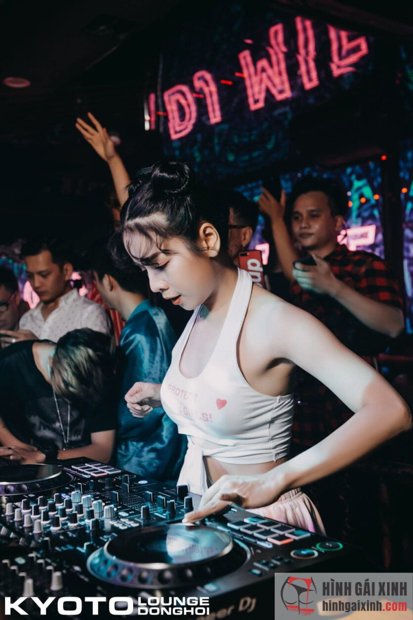 Phát sốt trước nhan sắc búp bê DJ Mie của “Rap Việt”