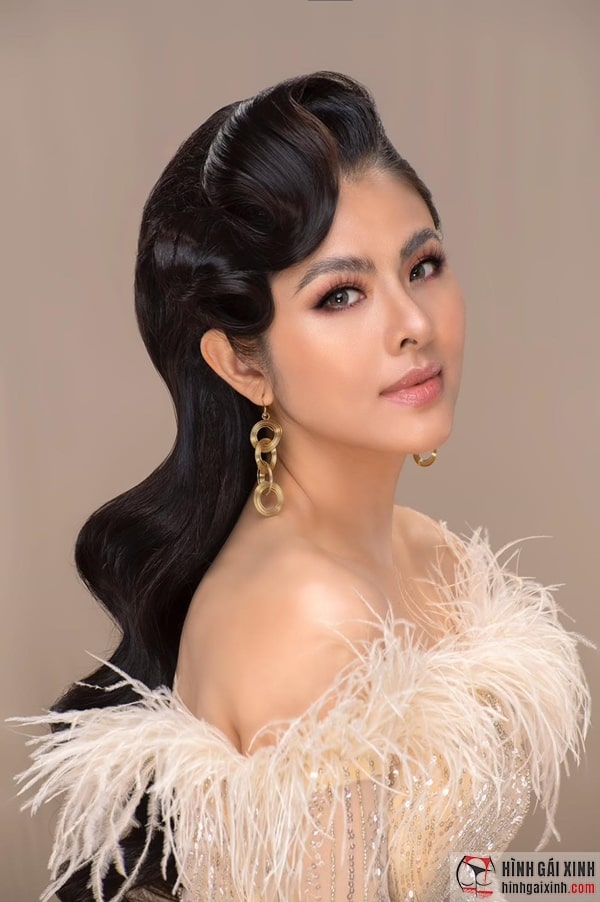 Diễn viên Vân Trang makeup hấp dẫn
